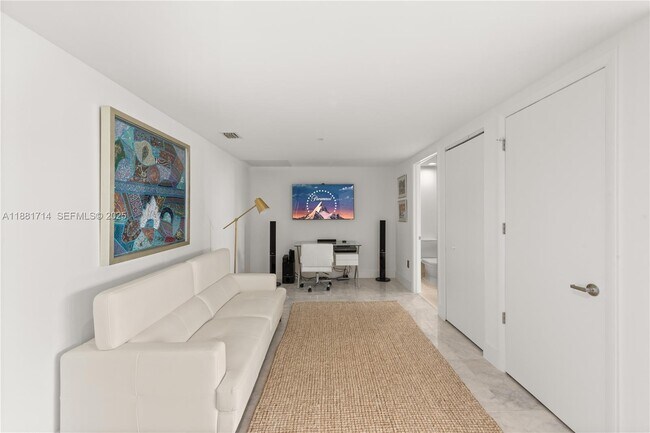 Building Photo - 495 Brickell Ave