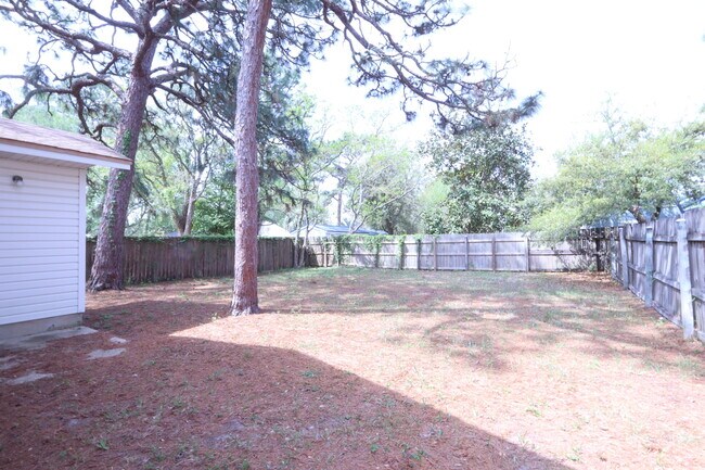 Building Photo - 321 Michael Cir