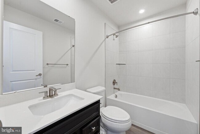 Building Photo - 16130 Hyde Pk Pl