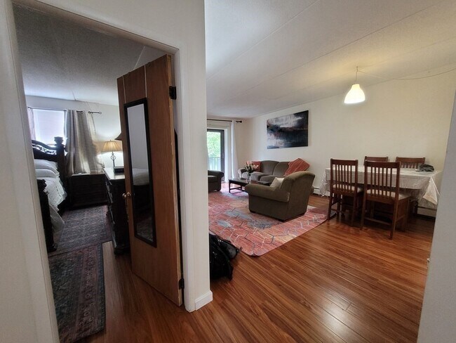 Building Photo - 80 N Warren St