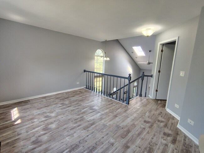 Building Photo - 667 Woodhaven Dr