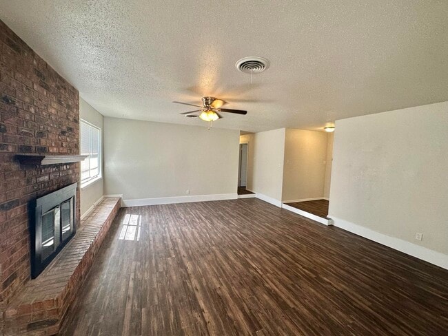 Building Photo - 1509 Elkhart Ave