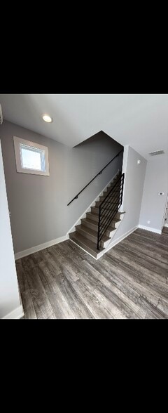 Building Photo - 420 Breezewood Dr