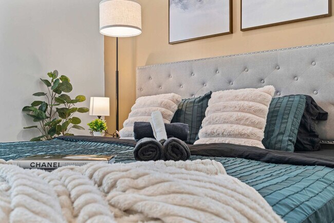 Building Photo - 8021 Brightside Dr