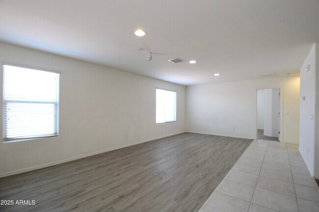 Building Photo - 1819 W Bonanza Dr