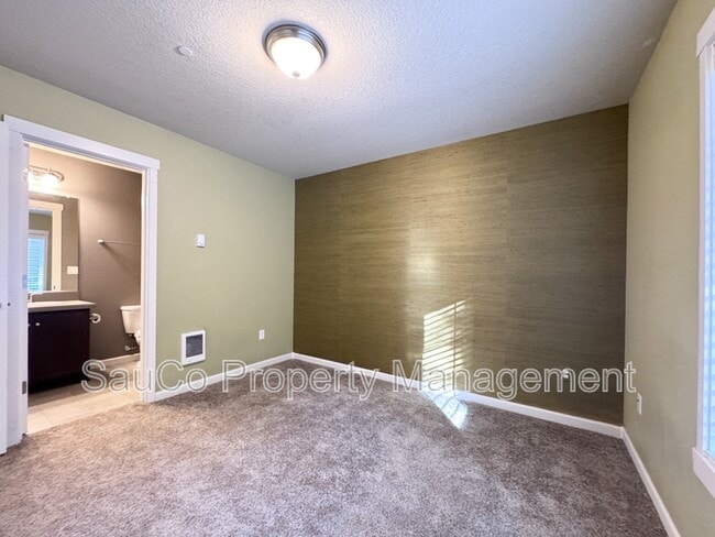 Building Photo - 175 NE 80th Ave