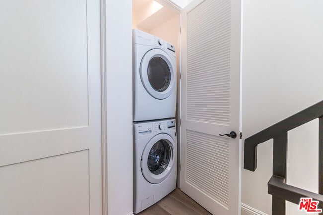 Building Photo - 5323 Ben Ave