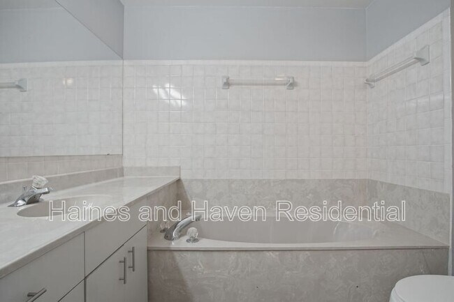 Building Photo - 157 Coventry Cir