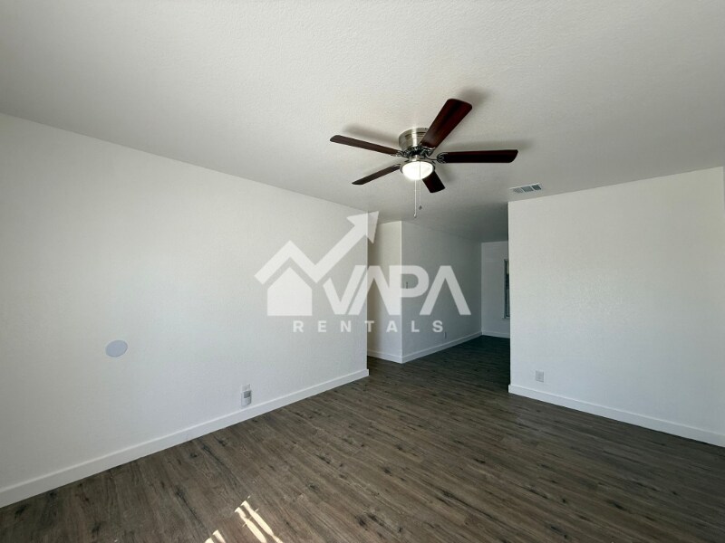 Building Photo - 4847 Featherock Dr