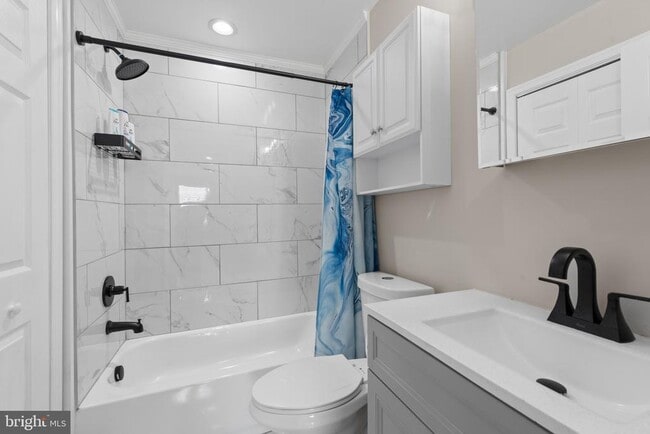 Building Photo - 2235 E Chase St