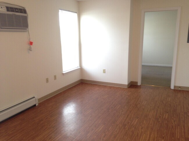 Building Photo - 4 Martin St