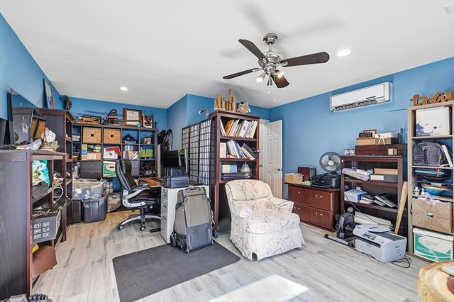 Building Photo - 1617 Oak Creek Dr