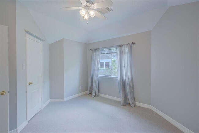 Building Photo - 12310 Lakeshore Ridge Ct