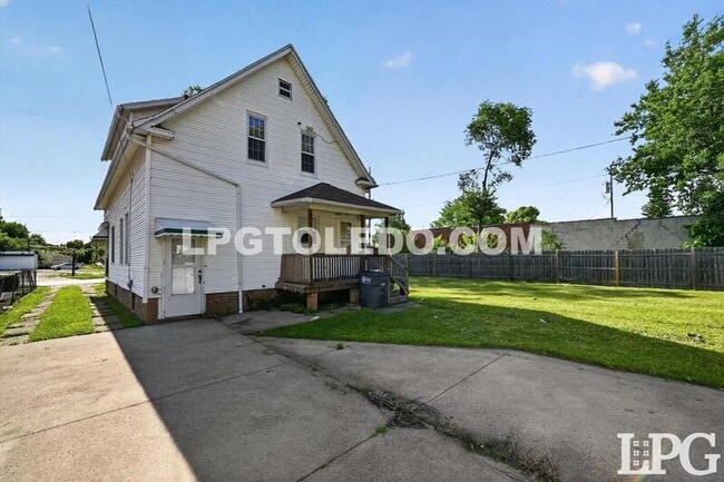 Building Photo - 3318 Stickney Ave