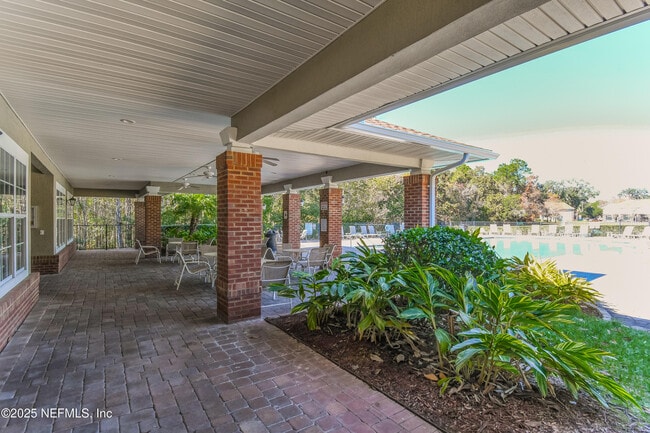 Building Photo - 8424 THORNBUSH Ct