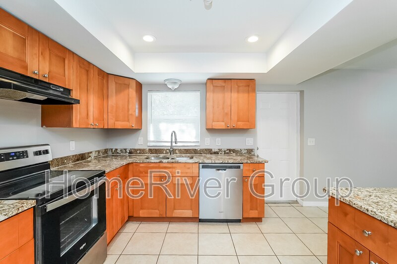 Building Photo - 2046 Little Neck Rd