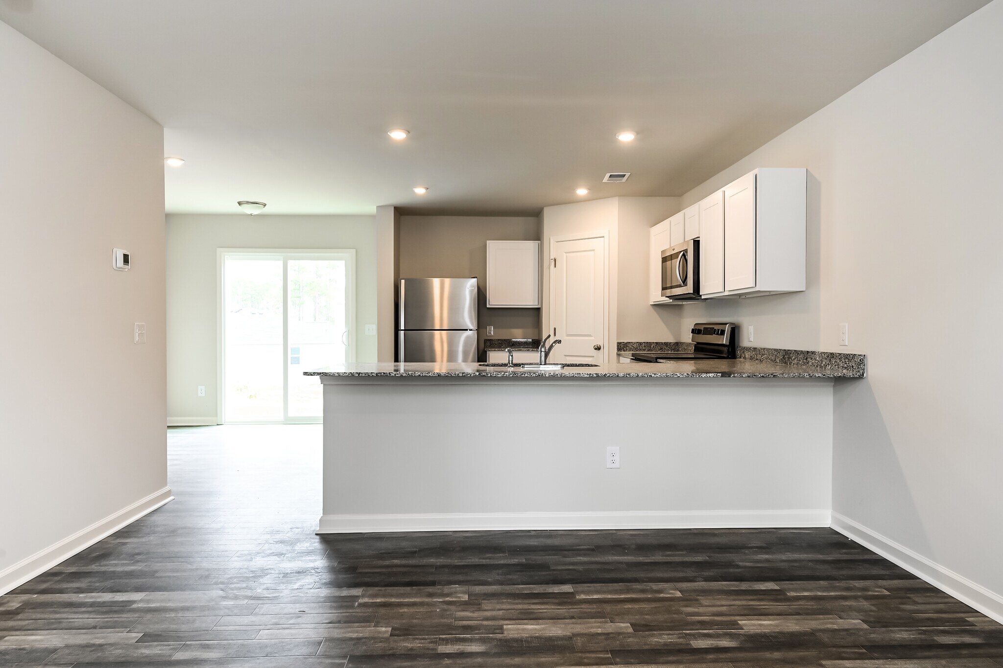 Building Photo - 672 Savanac St SE