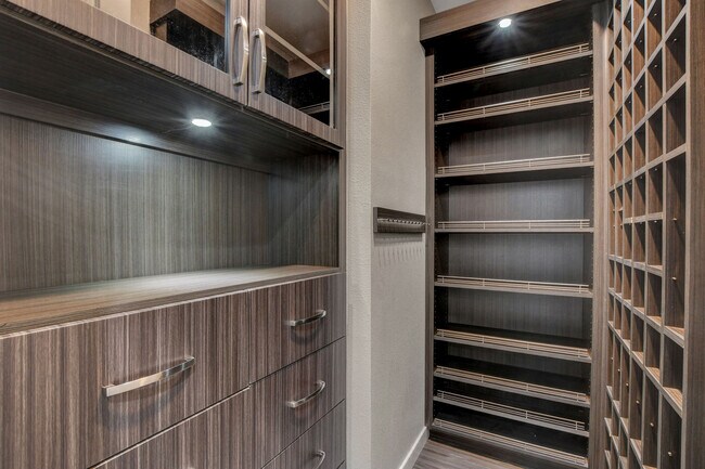 Building Photo - 6005 Andezano Dr