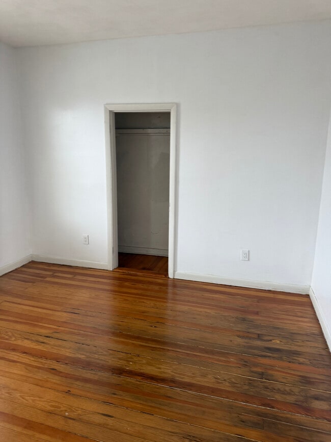 Building Photo - 46 Gesler St