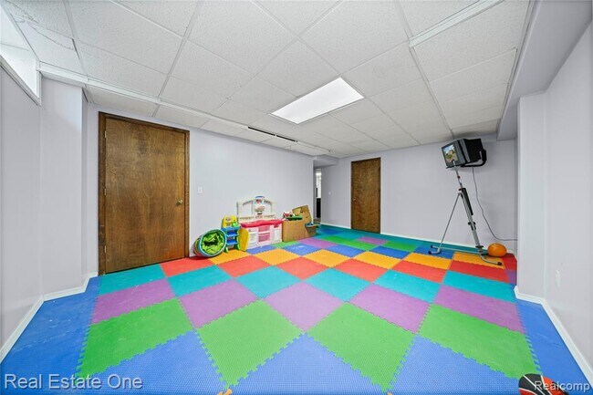 Building Photo - 13987 Glenwood Dr
