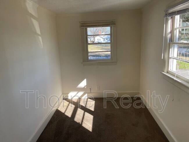 Building Photo - 324 Trevathan St