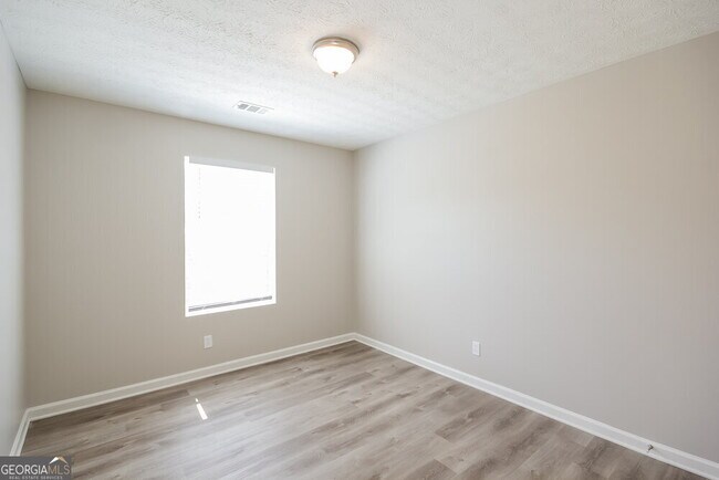 Building Photo - 3054 Aberdeen Way