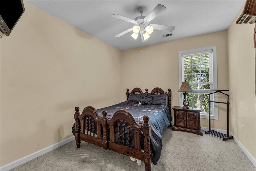 Building Photo - 109 Southernwood Pl