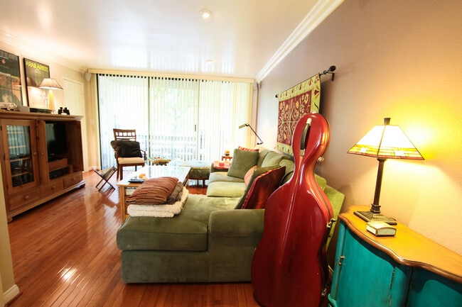 Family room with patio - 21820 Marylee St