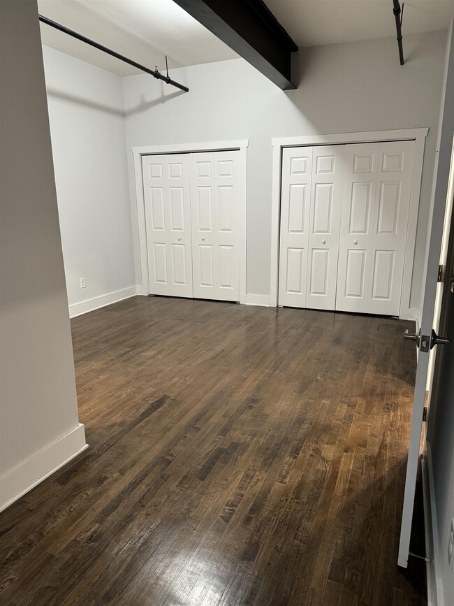 Building Photo - 545 Valley Brook Ave