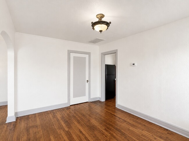 Building Photo - 941 East Dr