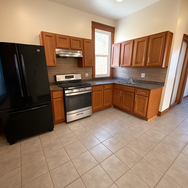 Building Photo - 3607 W Wrightwood Ave