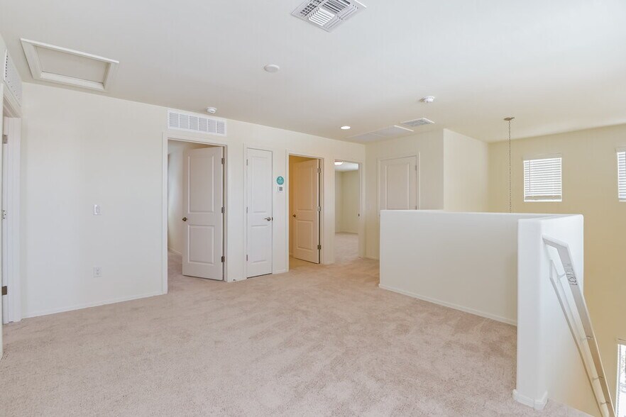 Building Photo - 11215 S Weismann Dr