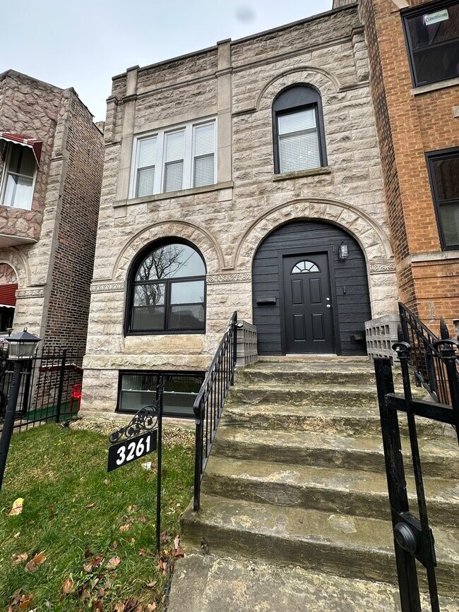 Building Photo - 3261 W Fulton Blvd