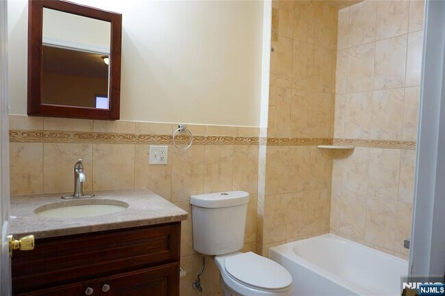 Building Photo - 492-494 Irvine Turner Boulevard Unit 3
