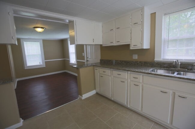 Building Photo - Charming 2-Bedroom Home in an Excellent Location – Priced to Move!