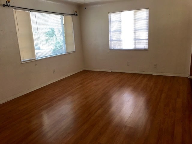 Building Photo - GREAT 3/2/1 SINGLE FAMILY HOME MINUTES TO ...