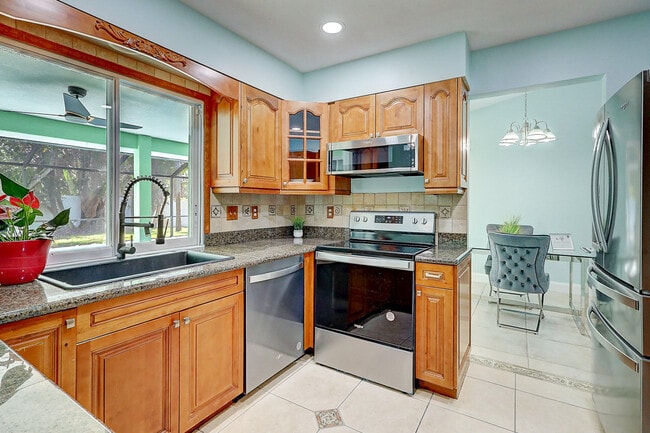 Building Photo - 238 SW Grove Ave