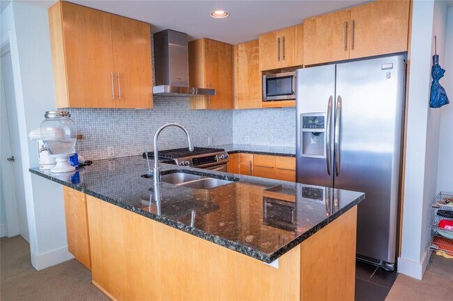 Building Photo - 300 Bowie St