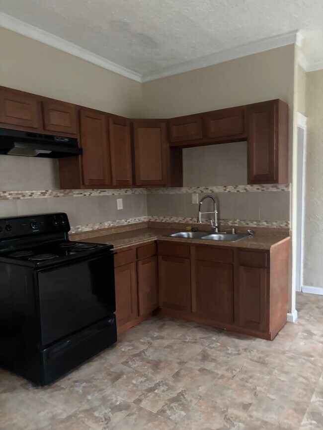 Kitchen - 963 Switzer Ave