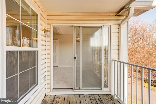 Building Photo - 4933 Riders Ct