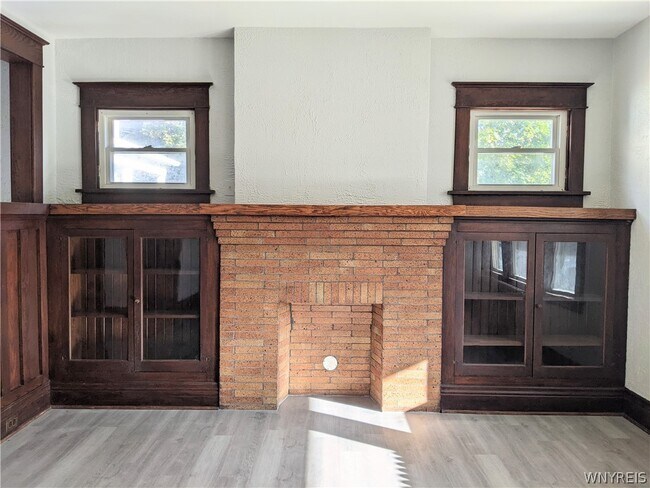 Building Photo - 2026 Hertel Ave
