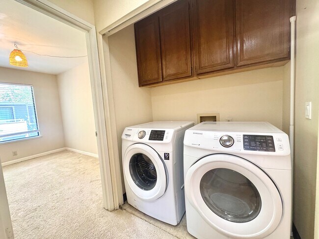Building Photo - 6436 Buena Vista Dr