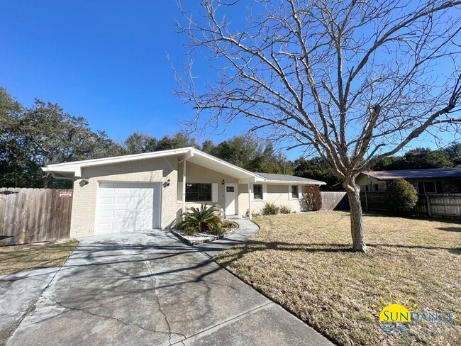 Building Photo - Gorgeous 3 Bedroom Home in Shalimar!