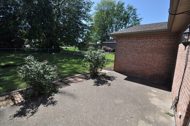 Building Photo - 3320-3322 River Oaks Blvd