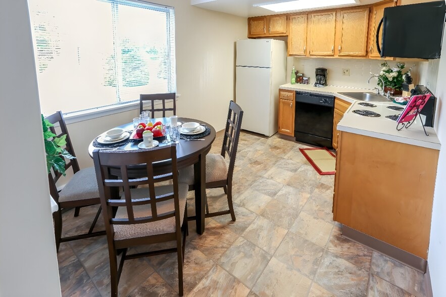 Building Photo - Armor Heights