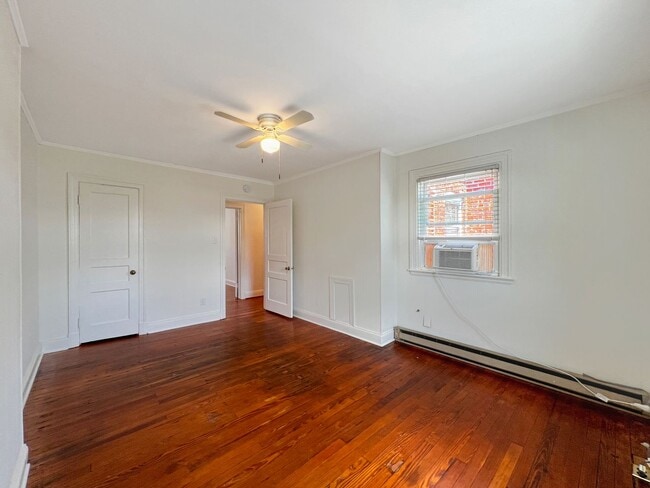 Building Photo - Classic Richmond Row House Steps from Byrd...