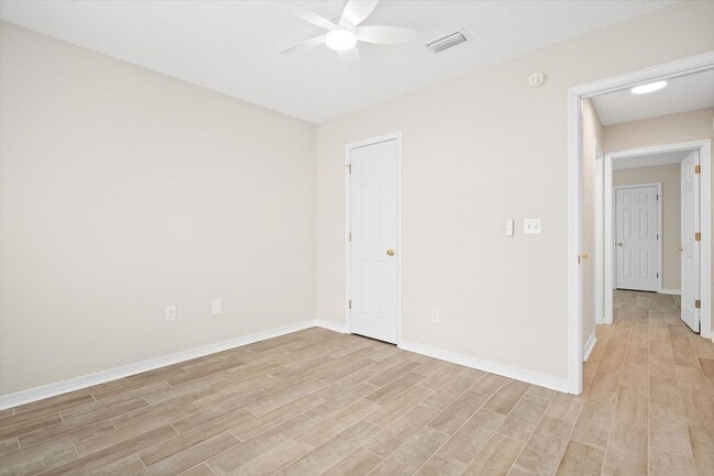 Building Photo - HEART OF DAPHNE LISTING!