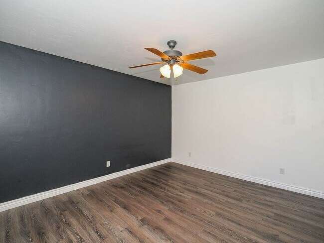 Building Photo - GROUND LEVEL CONDO UNIT