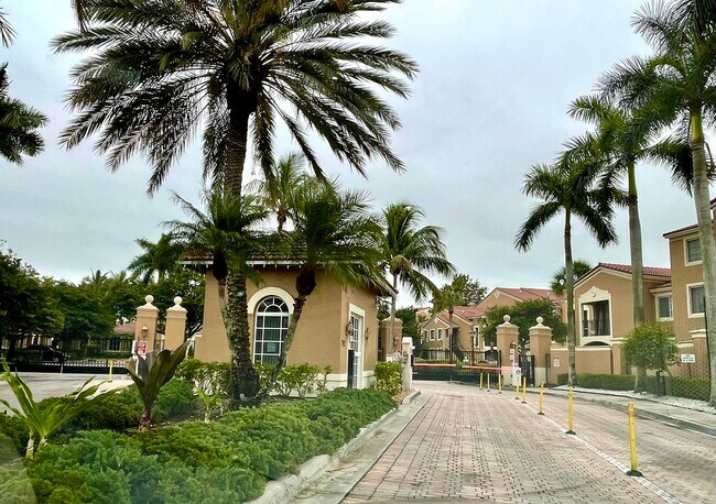 Building Photo - 8010 N Nob Hill Rd