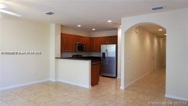 Building Photo - 233 Las Brisas Cir